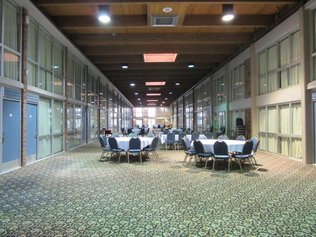 Atrium Hotel & Conference Center Hutchinson Esterno foto