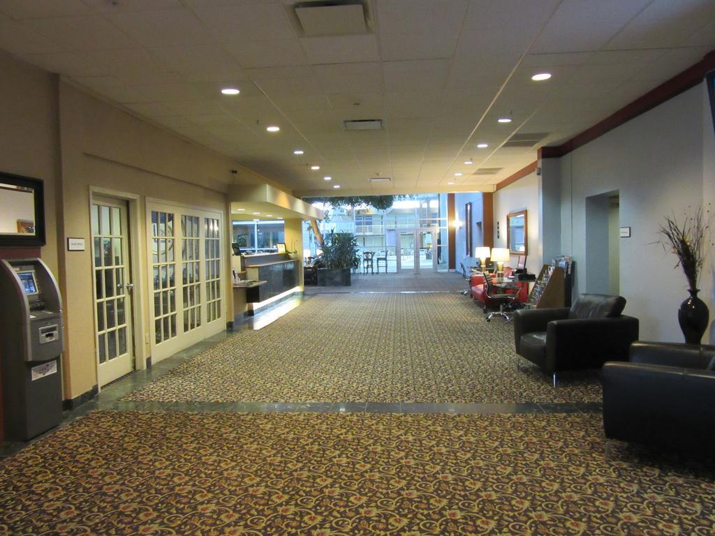 Atrium Hotel & Conference Center Hutchinson Esterno foto